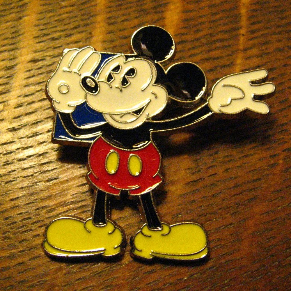 Disney Mickey Mouse 2010 Trading Pin